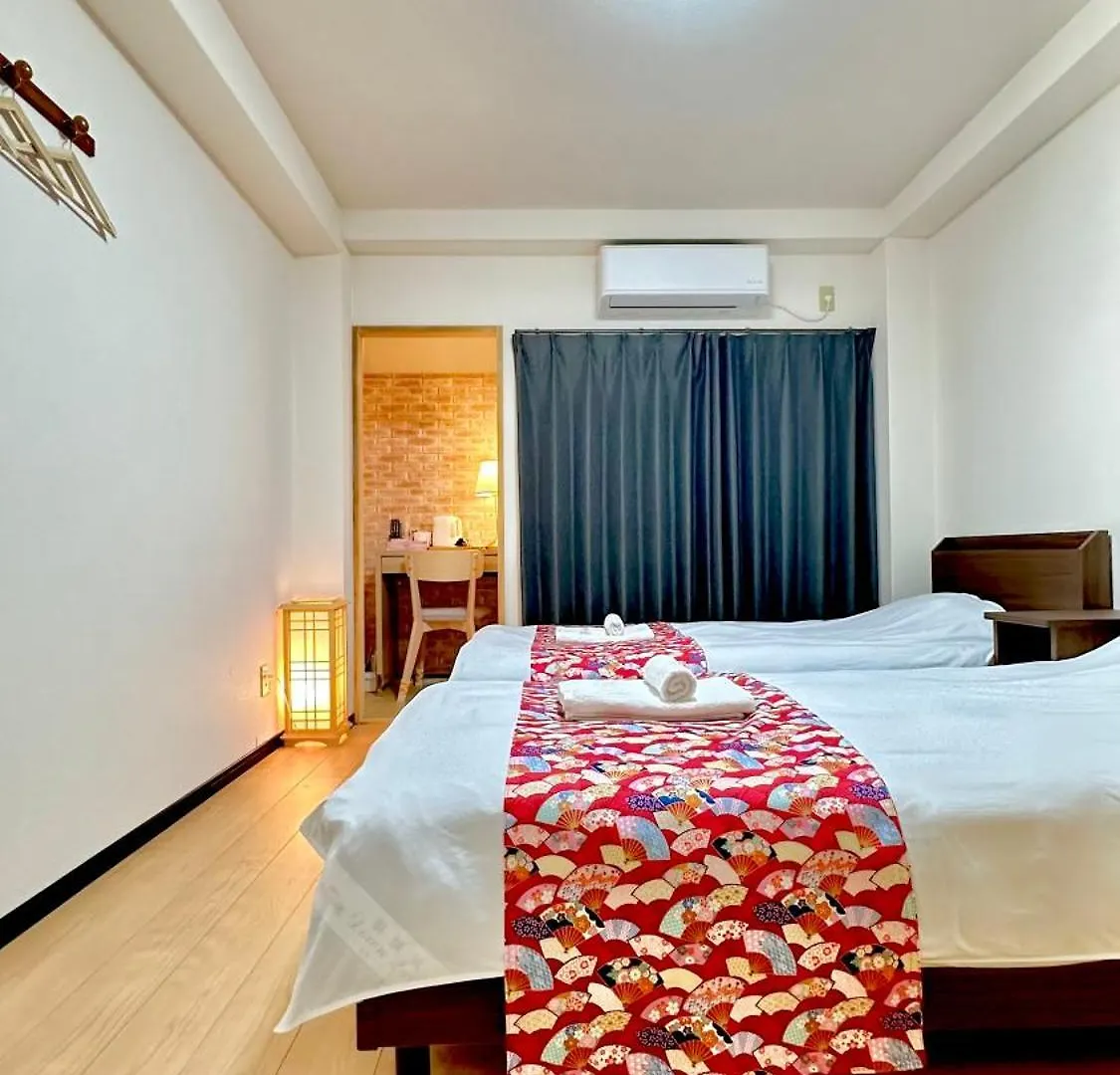 Apartament 101号室花園町駅と萩之茶屋駅各徒歩2分ベット2台専用バスルーム付きな格安民泊 Osaka